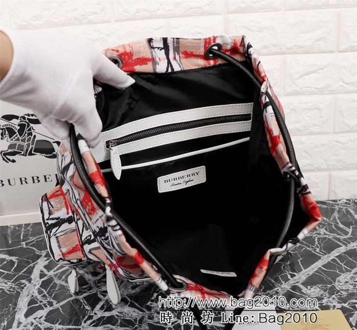 BURBERRY巴寶莉 The Rucksack印花帆布拼皮革 軍旅背包 時尚雙肩包 Burberry字母印花徽標 39622  Bhq1188